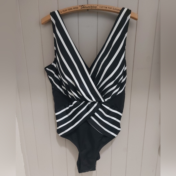 Swimsuits For All bathing suit - Picture 1 of 4